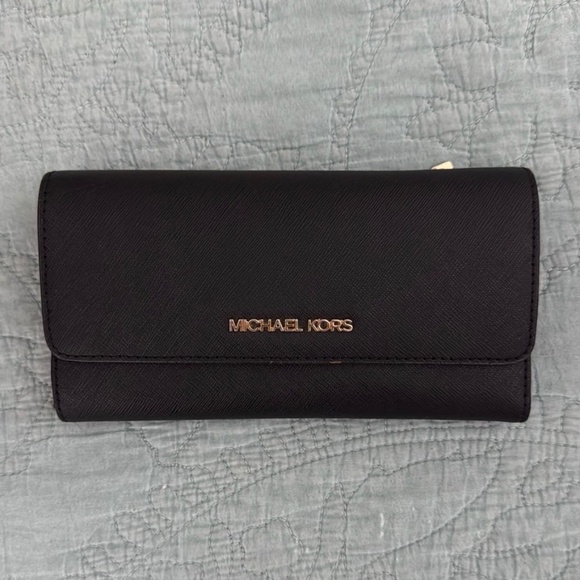 Michael Kors wallet - Picture 1 of 3